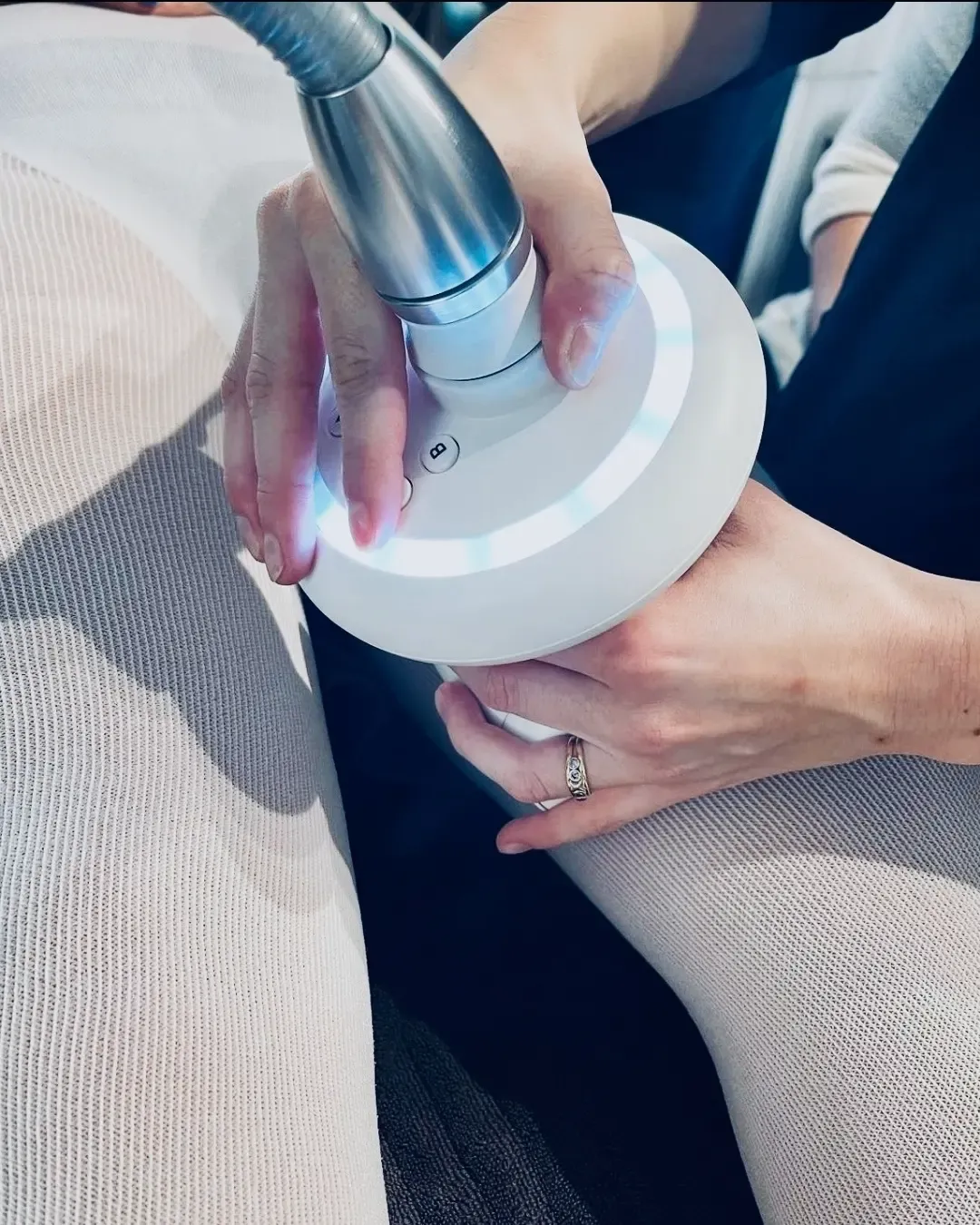 LPG Endermologie Alliance-behandling på lår hos Salong Form Hud & Spa i Halmstad